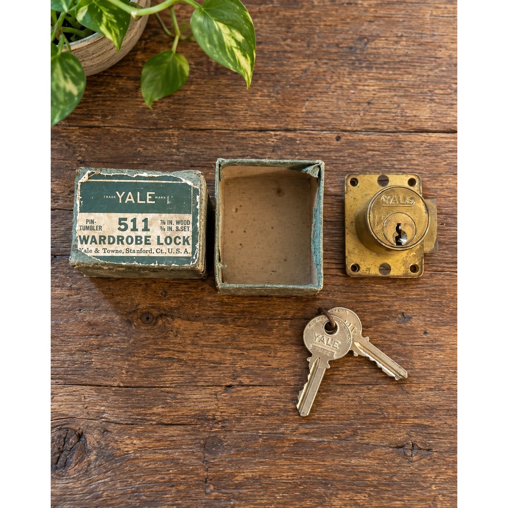 Vintage Yale 511 Pin-Tumbler Wardrobe Lock Brass 2 Keys Original Box USA Salvage
